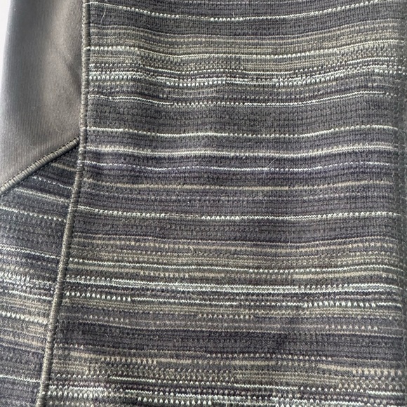 Lululemon Womens Green Gator Give Me Qi Cyber Stripe Fatigue Crop Legging Size 4 - Picture 3 of 9